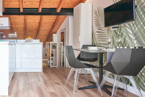 Sunny Cozy Penthouse with a Terrace at Plaza del Carmen