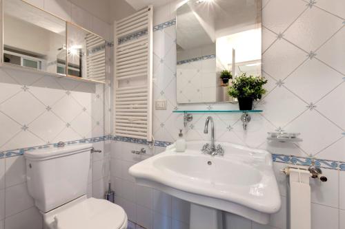 Del Guanto Apartment by Mamo Florence