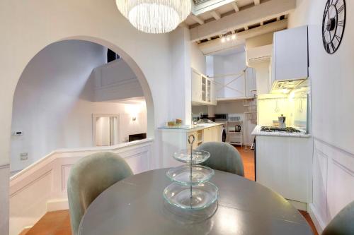 Del Guanto Apartment by Mamo Florence