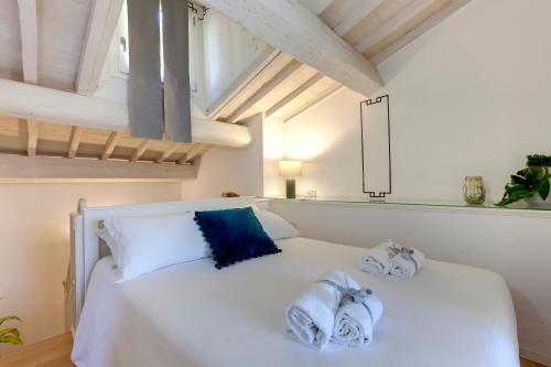 Del Guanto Apartment by Mamo Florence