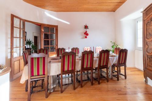 a dining room with a table and chairs at Château le Beylon - Chambres d'hôtes in Montmaur