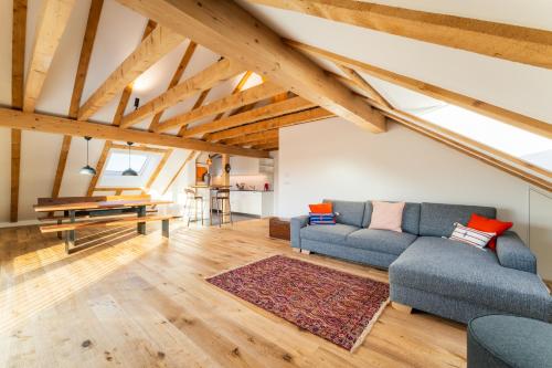 Гостиная зона в Cosy 1-Bedroom Rooftop Apartment