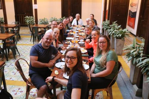 Oaspeți care stau la Hotel Boutique La Leyenda 1860