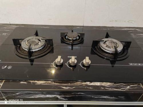 a stove top with two burners on top of it at three bedroom tarraced house - RainaHomestay Pasir Gudang in Pasir Gudang