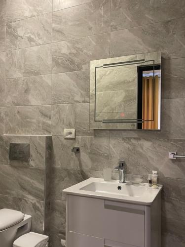 Koupelna v ubytování Ora Apartament