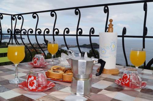 a table with food and glasses of orange juice at Niveau de villa R3 vue sur mer panoramique à JIJEL in Jijel