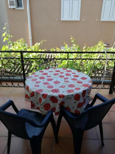 a table and two chairs with a flower patterned table and chairs at Guest House Vila Bak in Budva