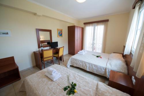 Postel nebo postele na pokoji v ubytování Summertime Inn