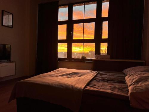 Llit o llits en una habitació de Apartment by Park Biznesowy