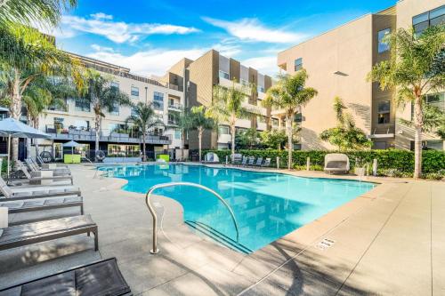 an image of a swimming pool at a hotel at San Diego Stay, Pool, Gym, Near Zoo, Petco Park & SeaWorld in San Diego