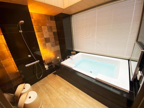 Koupelna v ubytování Hotel Opera