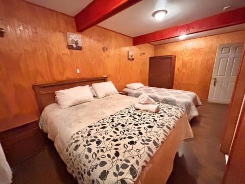 a bedroom with two beds in a room at Entre Montañas in Hornopiren