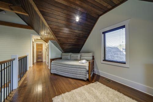 Katil atau katil-katil dalam bilik di Spacious Glenville Home with Fire Pit and Lake Access
