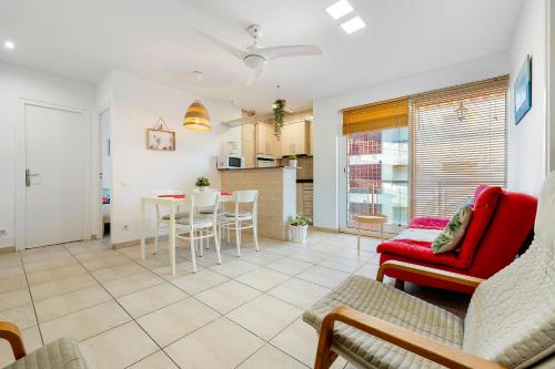 Η κουζίνα ή μικρή κουζίνα στο Hauzify I Apartament Llevant