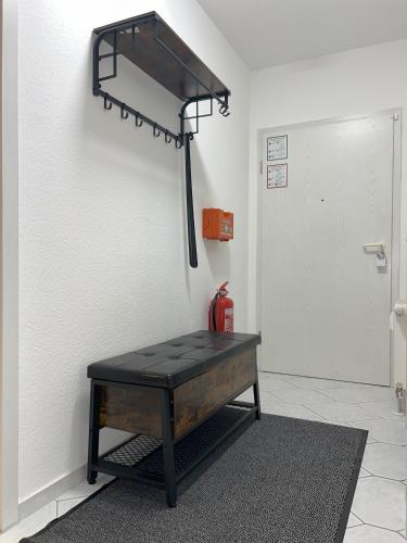 a black bench in a room with a fire extinguisher at WOHNTRAUM in Altendiez in Altendiez