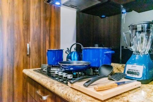 a kitchen counter with a blender on top of a stove at New York Loft en Centro Historico con Roof Garden in Durango