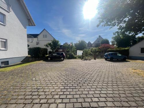 a brick driveway with two cars parked in a yard at WOHNTRAUM in Altendiez in Altendiez
