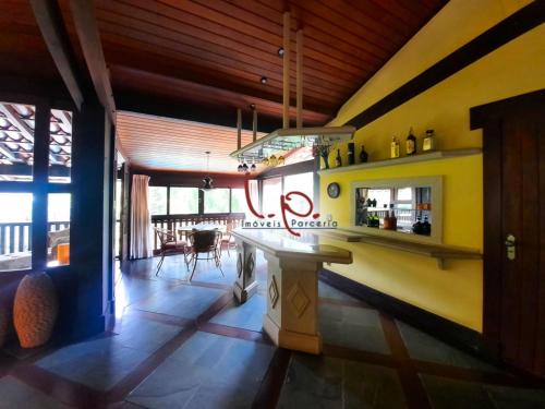 Ο χώρος του lounge ή του μπαρ στο Pousada Demuner House