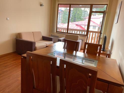 Χώρος καθιστικού στο Cedar Heights Cozy Apartments