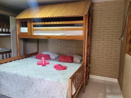 a bunk bed with two bunk beds with their clothes at Rancho Santa Helena in Juazeiro