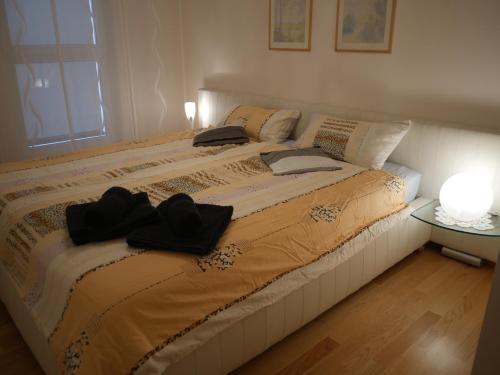 En eller flere senge i et værelse på Luxus Suite an der Frauenkirche