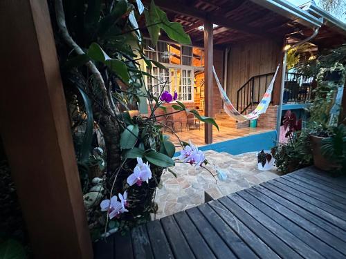 Bazén v ubytování Arthi - LINDO LOFT RECANTO DOS PASSARINHOS com HIDROMASSAGEM! nebo v jeho okolí