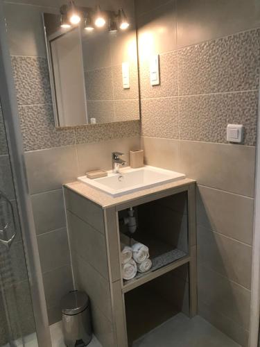 a bathroom with a sink and a mirror at Gîte A Funtana Montestremo, Balagne, Haute Corse in Manso
