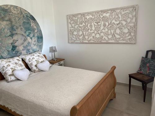 a bedroom with a bed with a large headboard at Gîte A Funtana Montestremo, Balagne, Haute Corse in Manso