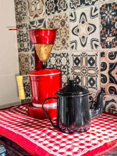 Kemudahan buat kopi dan teh di Gruta d'ouro Pousada