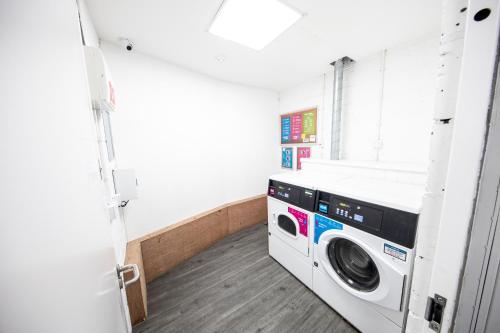 a laundry room with a washer and dryer at Peaceful one bed flat in Stockport centre in Stockport