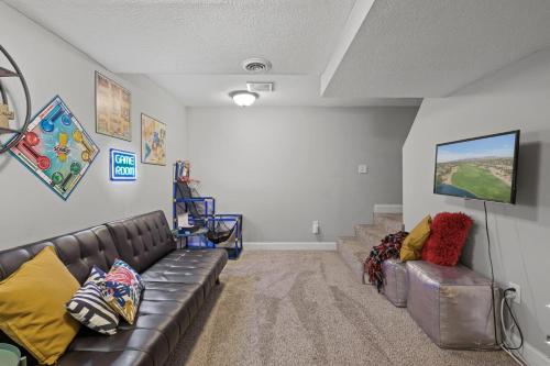 a living room with a couch and a tv at 3BR free parking free Wi-Fi near dntown St Paul in Saint Paul
