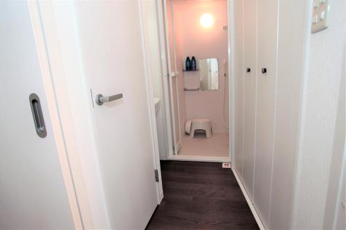 a hallway with a bathroom with a toilet in it at Numero Uno Tokyo - Vacation STAY 25720v in Tokyo