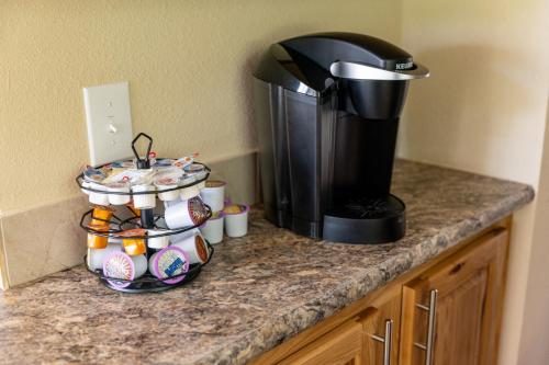 Tetera y cafetera en Moon River Ranch
