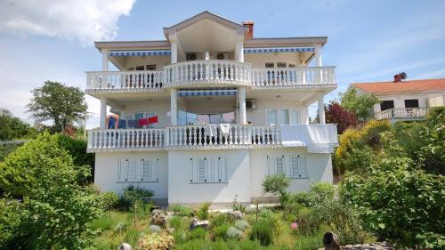 Apartments with parking space Kremenici, Krk - 21724