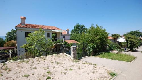 Apartments with parking space Njivice, Krk - 21763