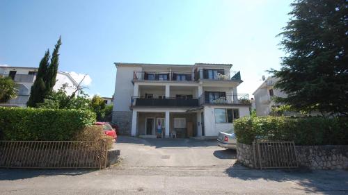 Apartments with parking space Njivice, Krk - 21762