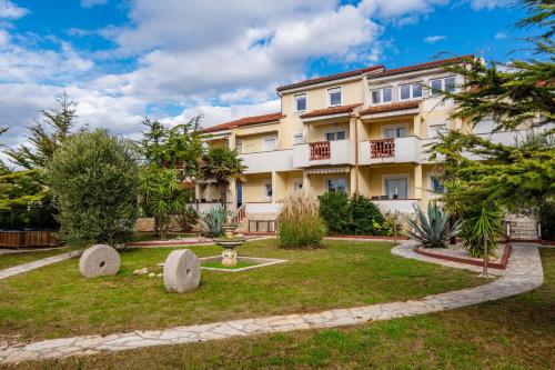 Family friendly seaside apartments Vir - 22115