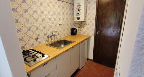 Virtuvė arba virtuvėlė apgyvendinimo įstaigoje Departamento a metros del mar