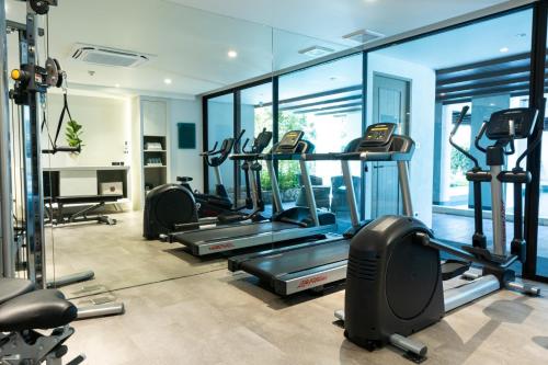 Fitness centrum a/nebo fitness zařízení v ubytování Maladee Rendezvous Hotel Chiang Mai