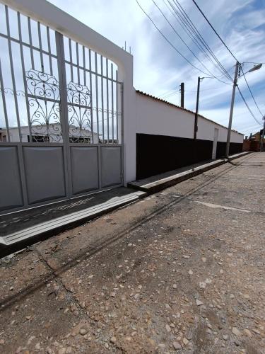 a fence on the side of a building at Casa Jardin Copacabana in Copacabana