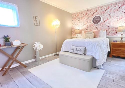 a bedroom with a bed with a pink floral wall at Luxury Villa- 3 mins to Mohegan- Fully Stocked with Fireplace- Jacuzzi, Saltwater Pools, Sauna in Norwich