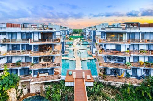 Luxury Condo Apartments With Rooftop Pools Reference: Luxury Condo In 5Ta Avenue With 2 Bedrooms