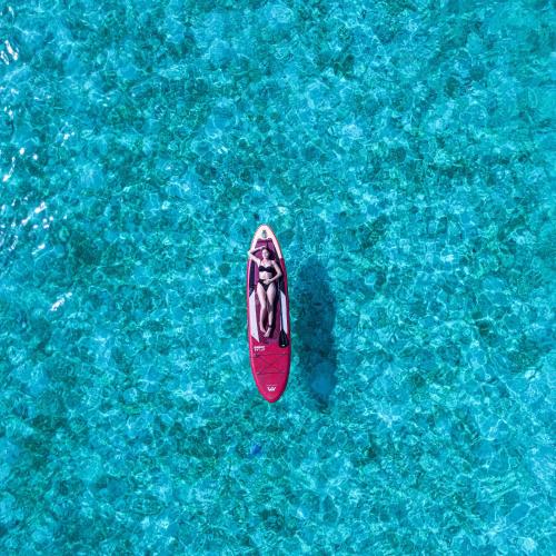 a red shoe in a pool of blue water at Blue Water Thoddoo Inn in Thoddoo