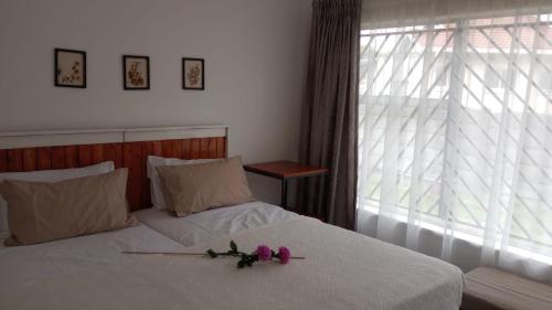 a bedroom with a bed with flowers on it at The garden house in Boksburg