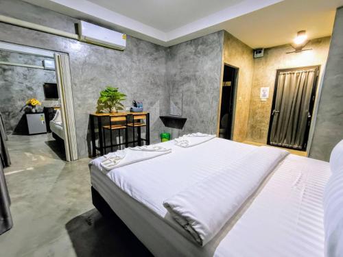 Postel nebo postele na pokoji v ubytování The Loftel Resort