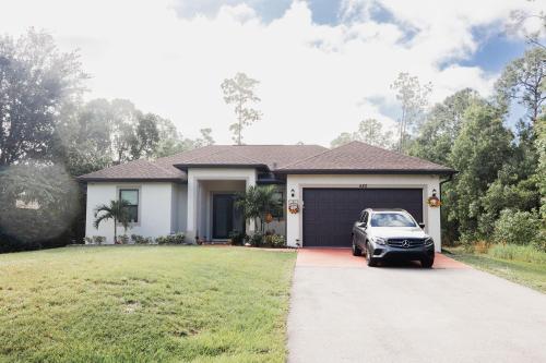 a car parked in front of a house at The Nesting Gem in Orangetree