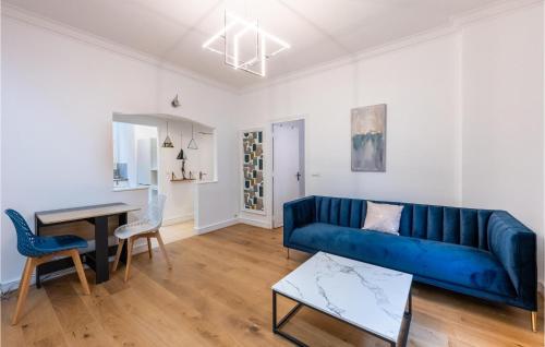 Χώρος καθιστικού στο Awesome Apartment In Colombes With Wifi