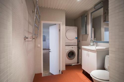 a bathroom with a washing machine and a washer at 2ndhomes Bright & Spacious 97m2 2BR Apartment w/Sauna in Katajanokka in Helsinki