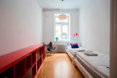 a bedroom with two beds and a desk and a window at 2ndhomes Bright & Spacious 97m2 2BR Apartment w/Sauna in Katajanokka in Helsinki