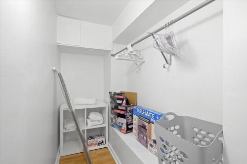 a laundry room with a clothes rack and a shelf at Lovely 1 Bdrm Unit In Center City! in Philadelphia